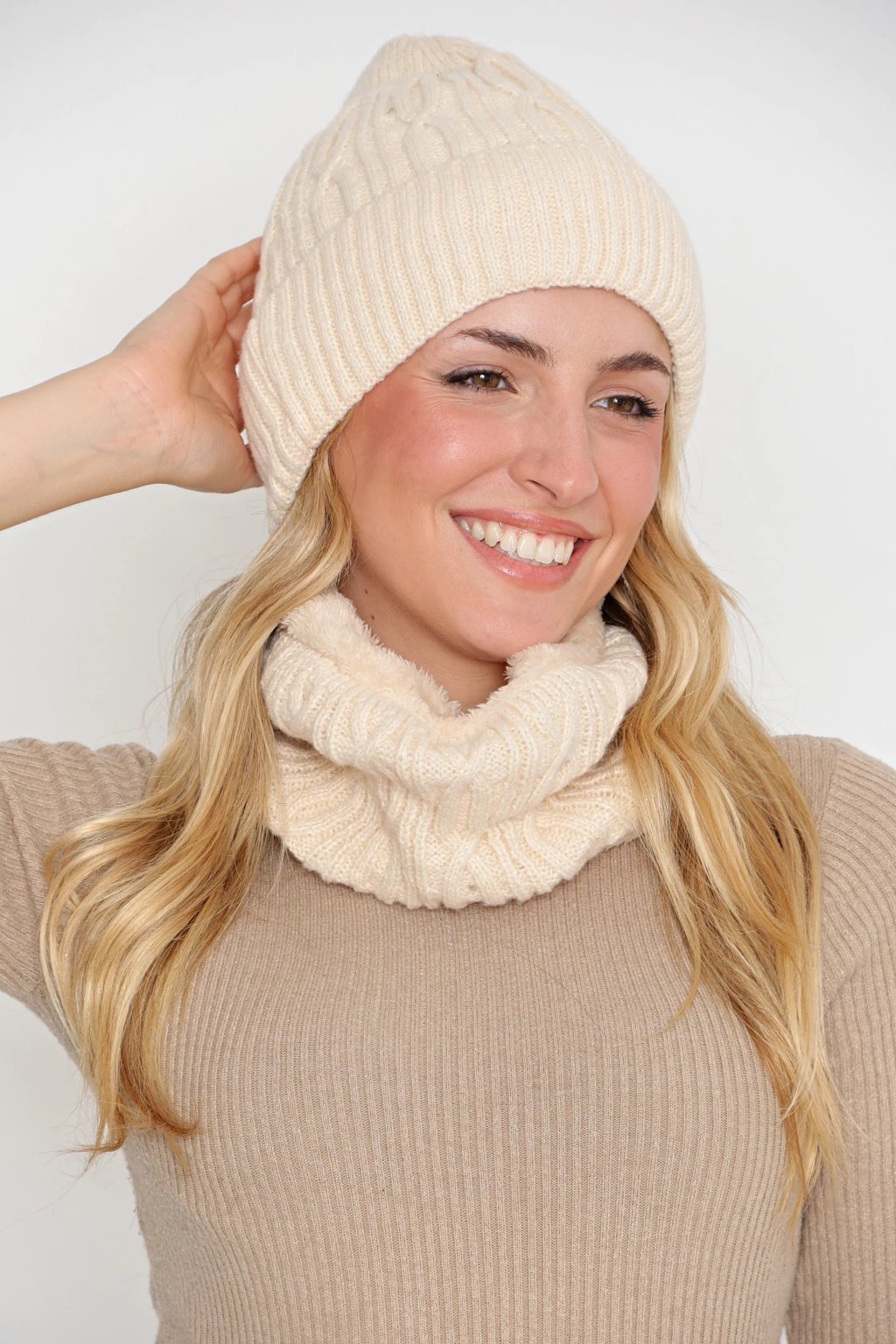 Set Gorro y Cuello. - Image 3